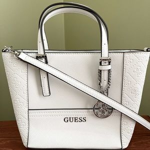 Guess NWOT White Crossbody Bag